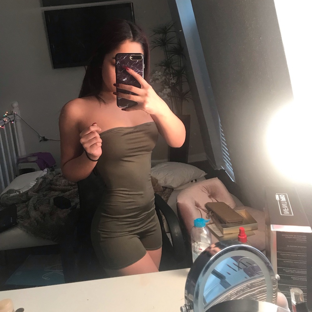 Never worn- slighlty too loose on the bust